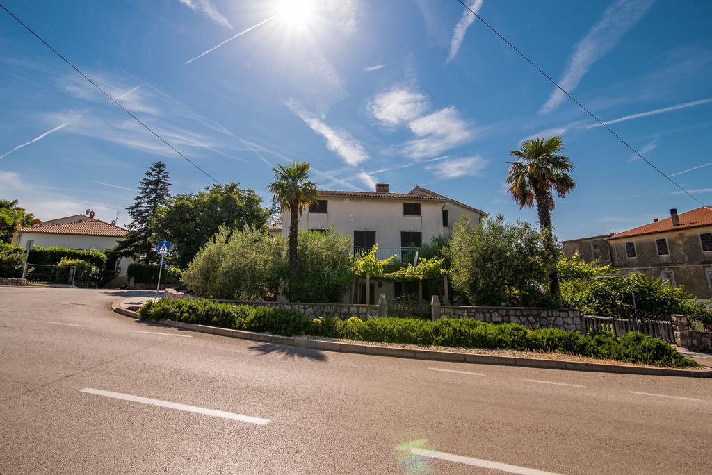 Apartment Ana 1 Malinska Exterior photo